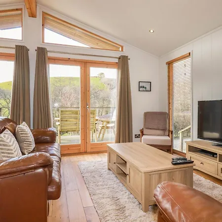 6 Hedgerows Looe